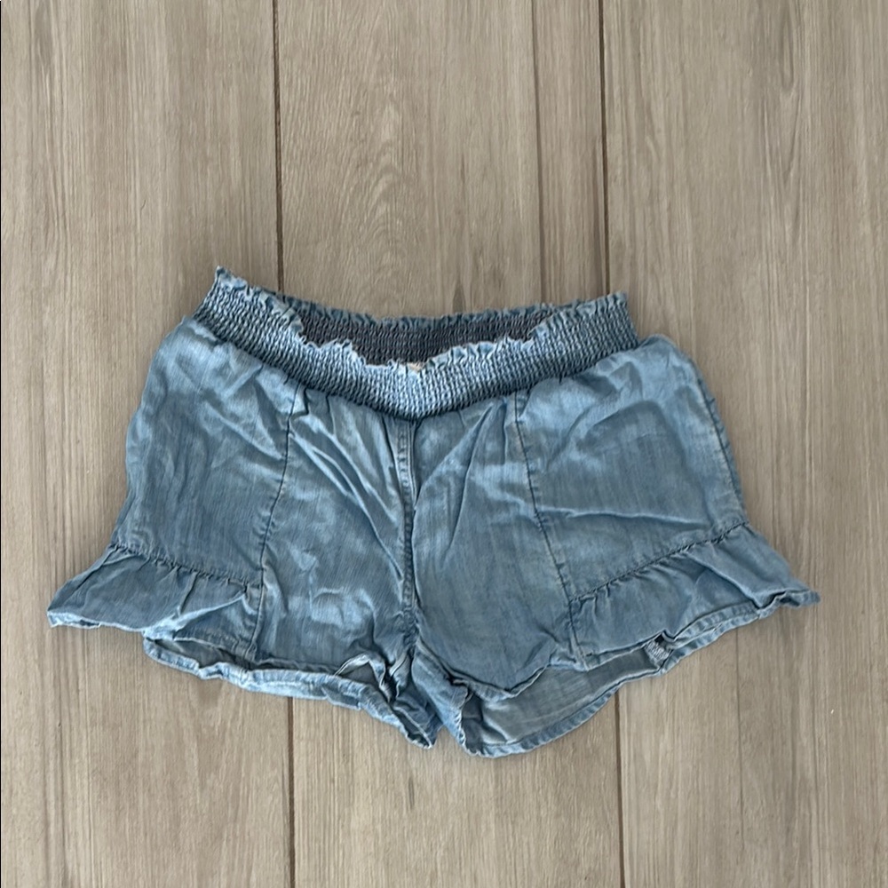 Vineyard Vines Women's Blue Ruffle Hem Shorts